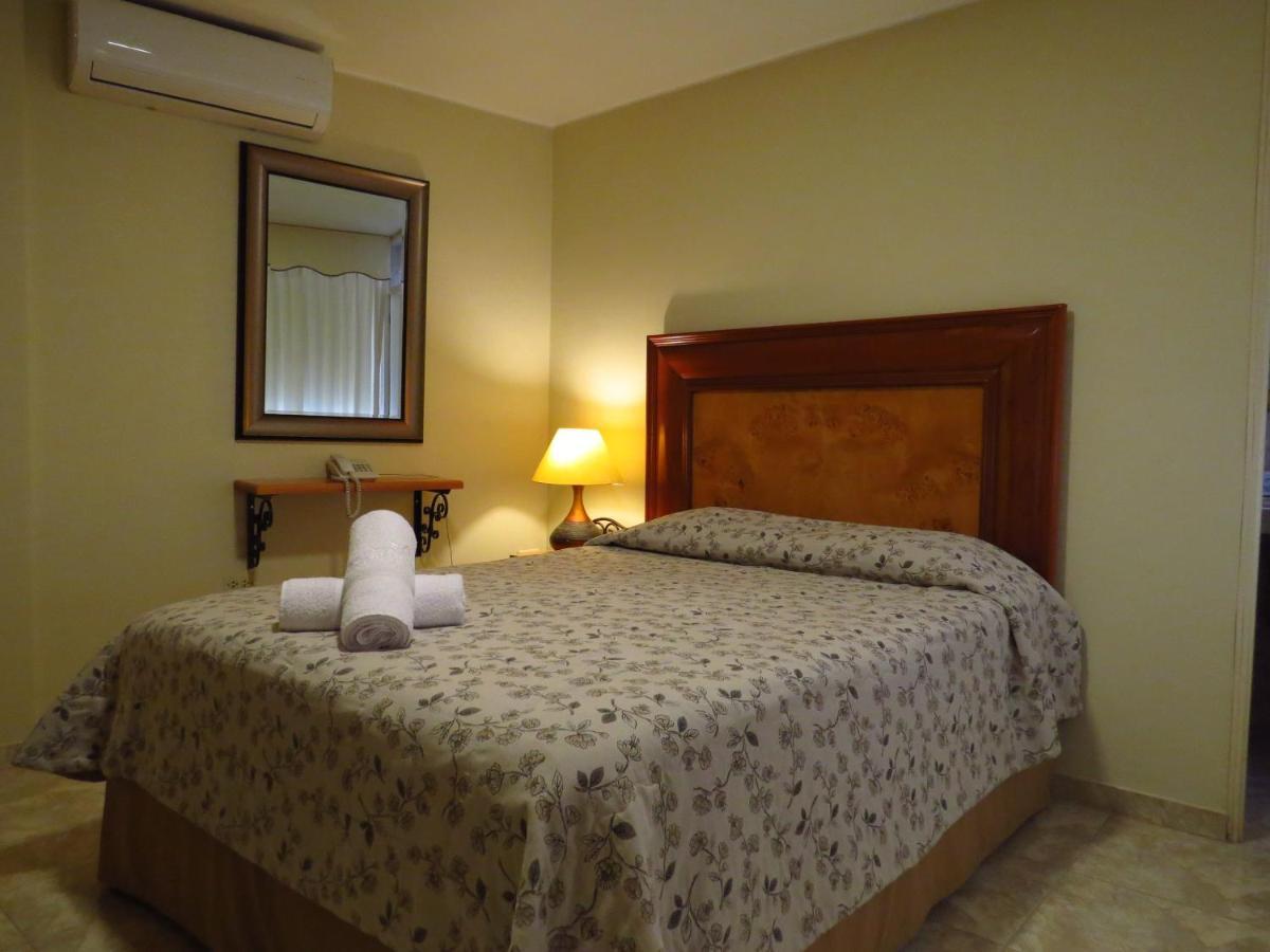 איקה Hotel Las Flores מראה חיצוני תמונה