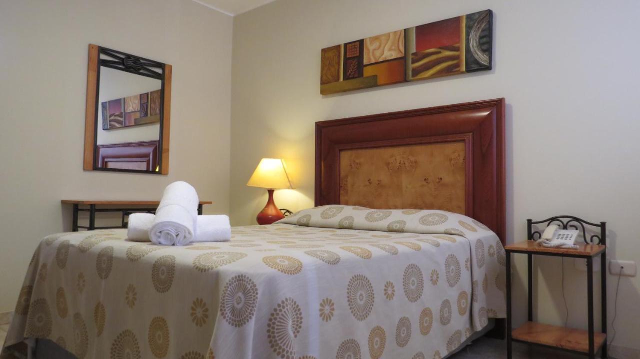 איקה Hotel Las Flores מראה חיצוני תמונה