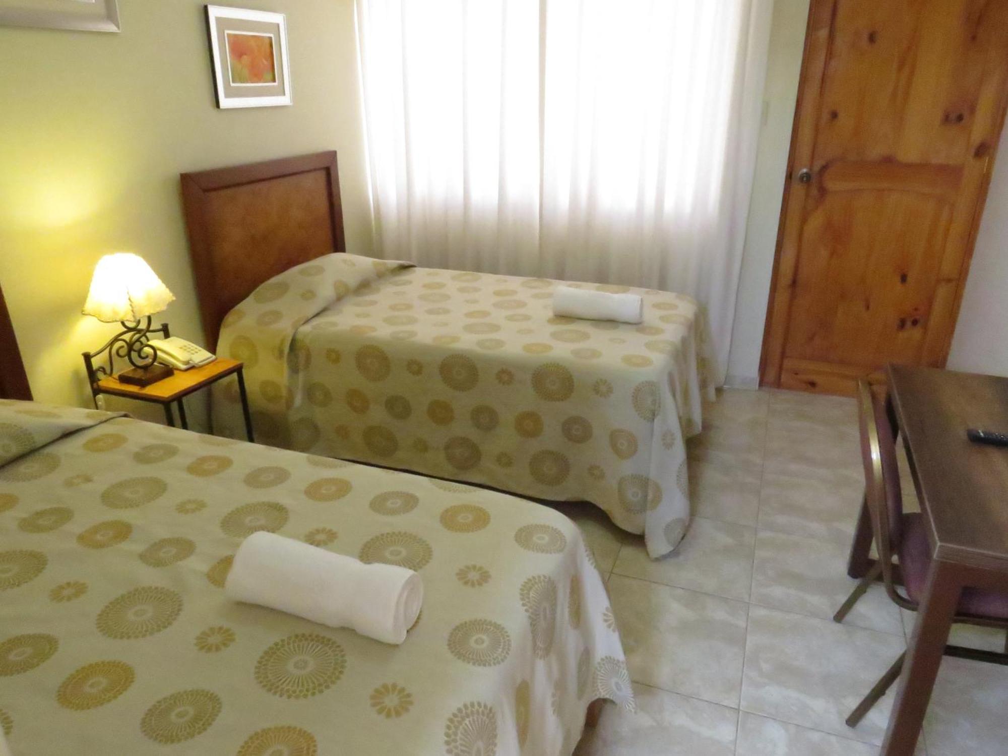 איקה Hotel Las Flores מראה חיצוני תמונה