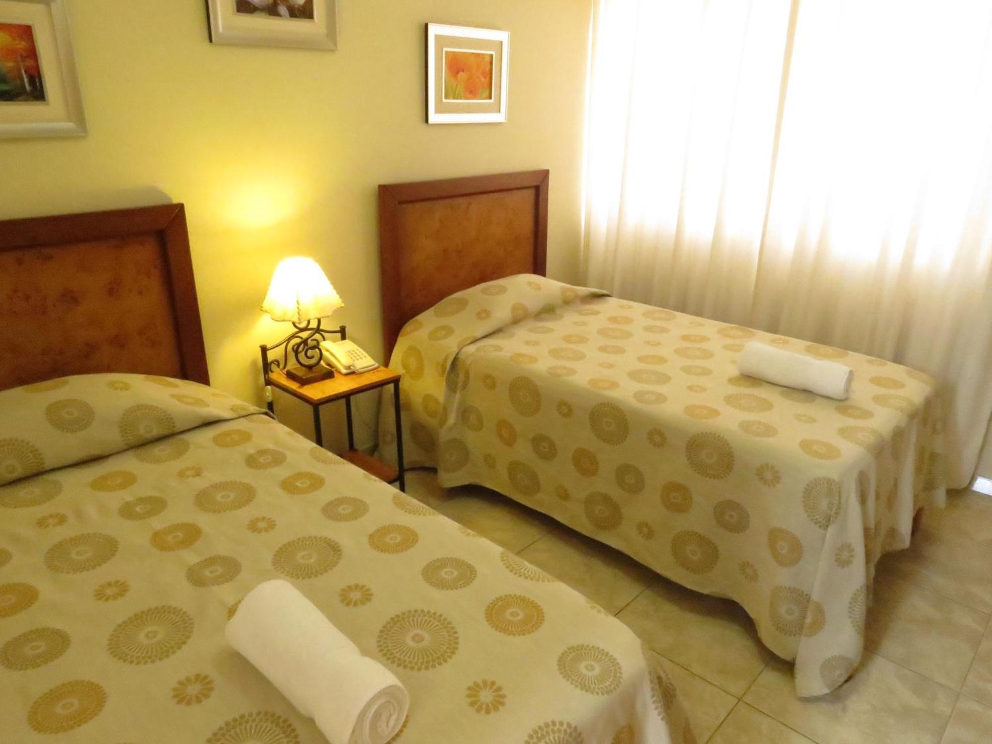 איקה Hotel Las Flores מראה חיצוני תמונה