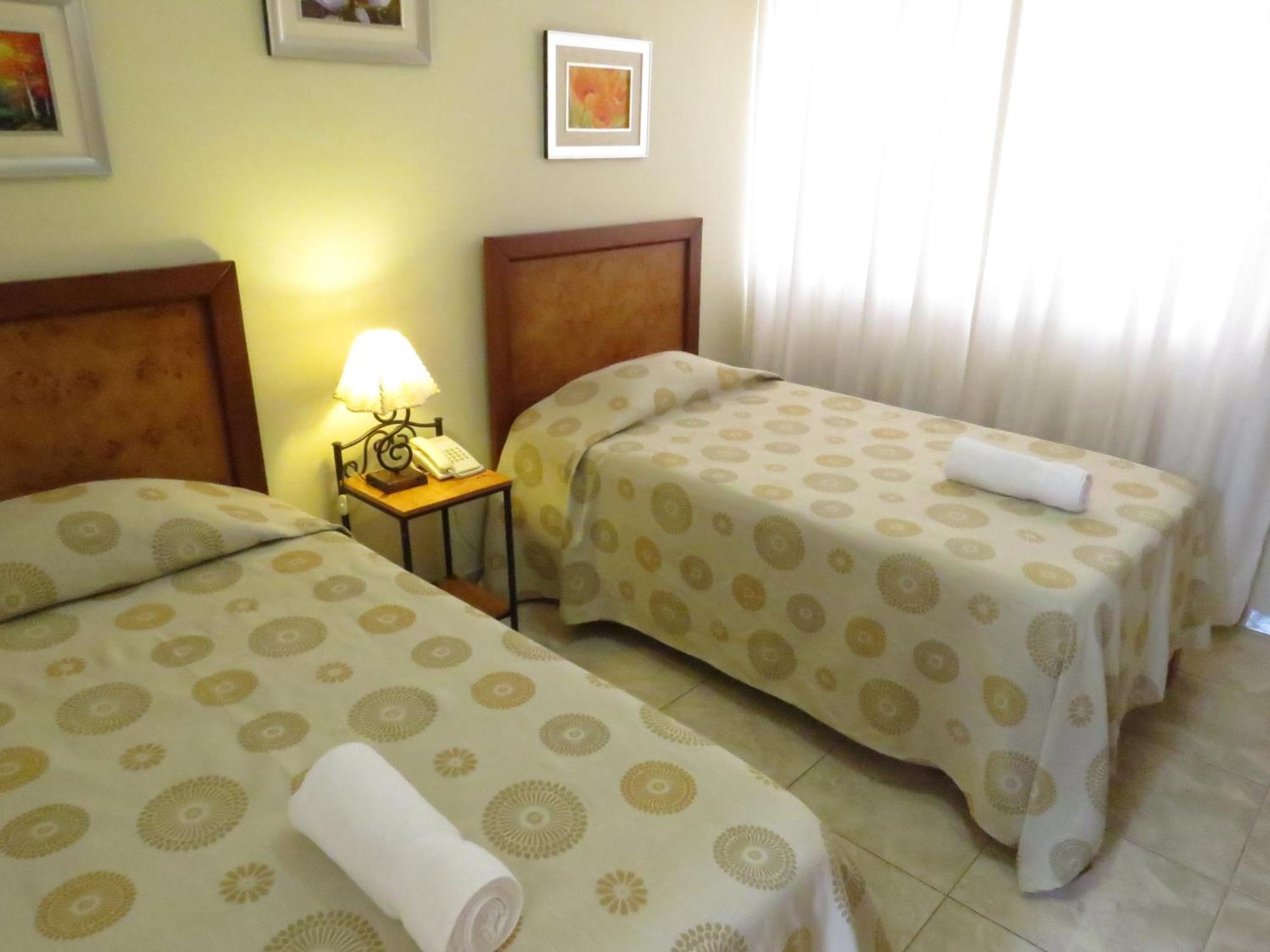 איקה Hotel Las Flores מראה חיצוני תמונה