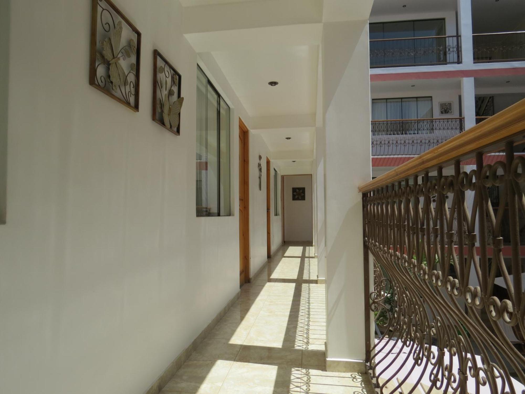 איקה Hotel Las Flores מראה חיצוני תמונה