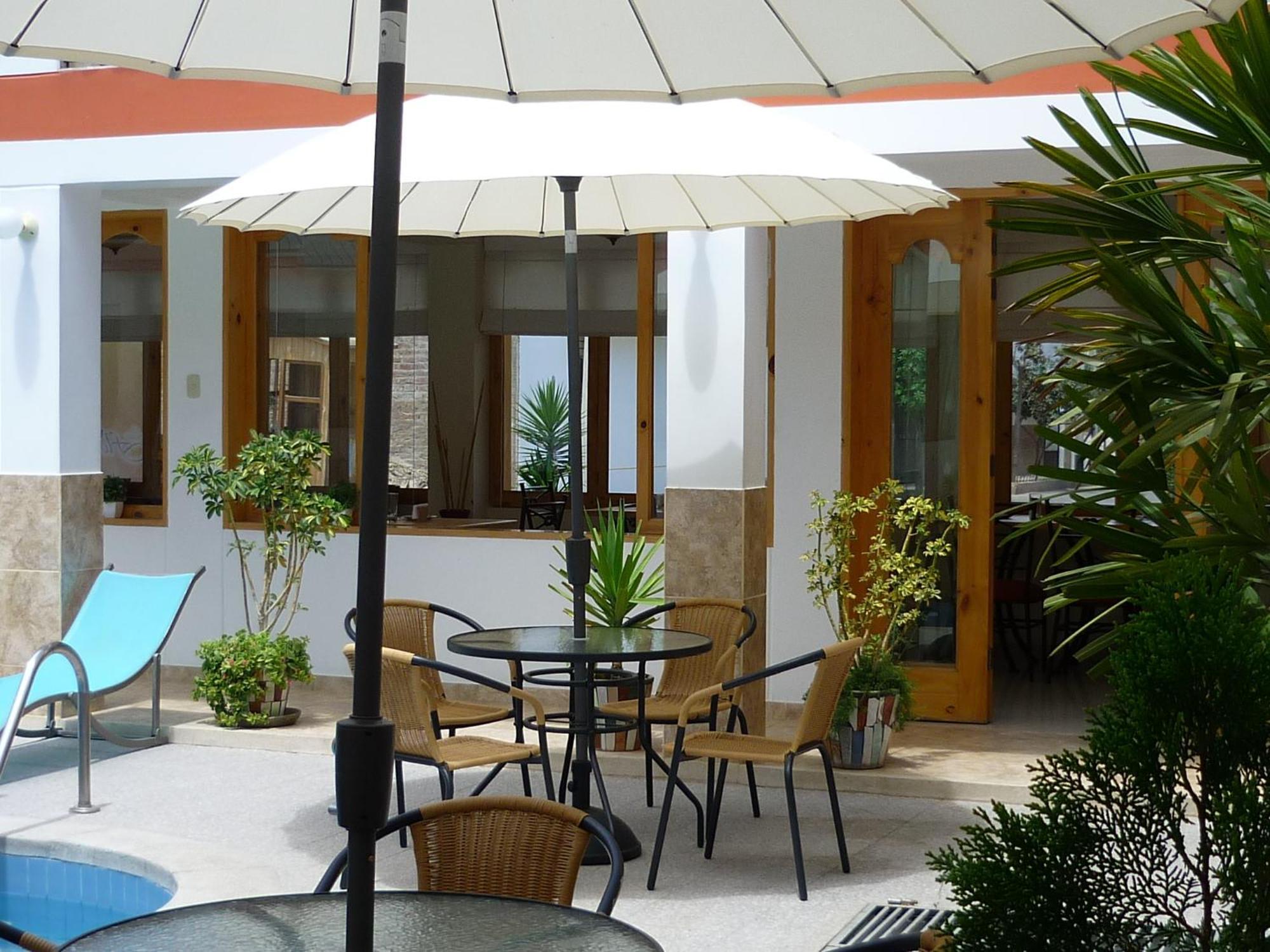 איקה Hotel Las Flores מראה חיצוני תמונה