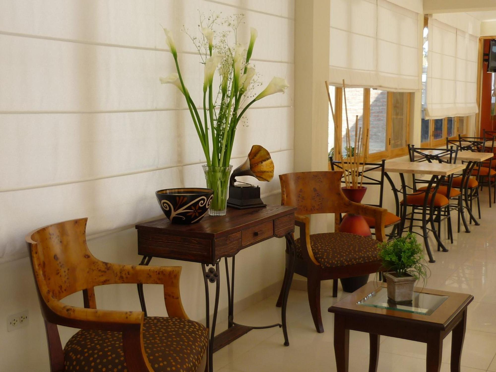 איקה Hotel Las Flores מראה חיצוני תמונה