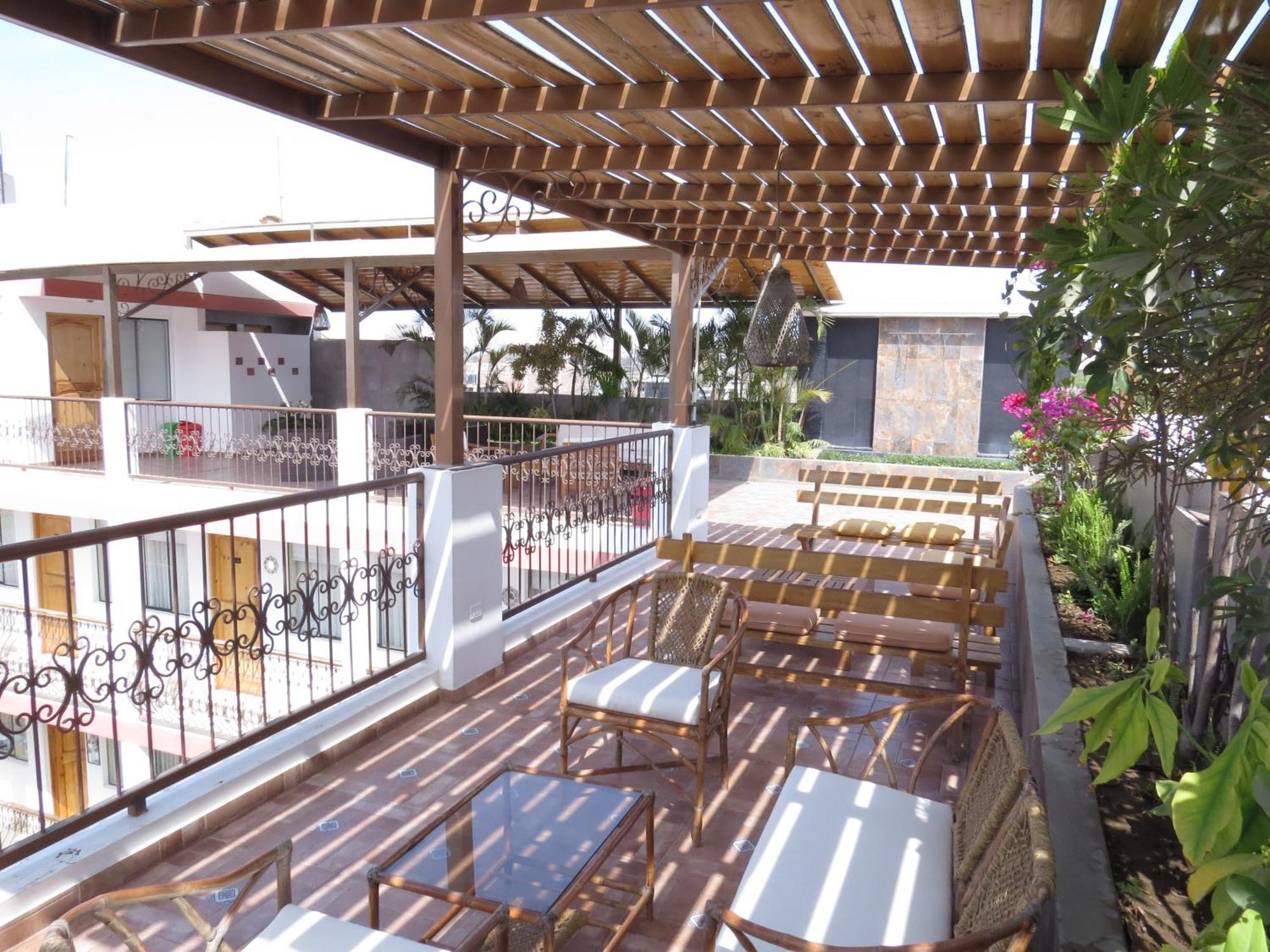 איקה Hotel Las Flores מראה חיצוני תמונה