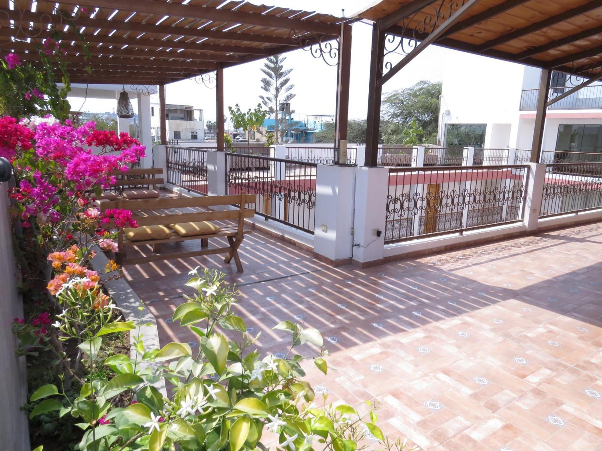איקה Hotel Las Flores מראה חיצוני תמונה