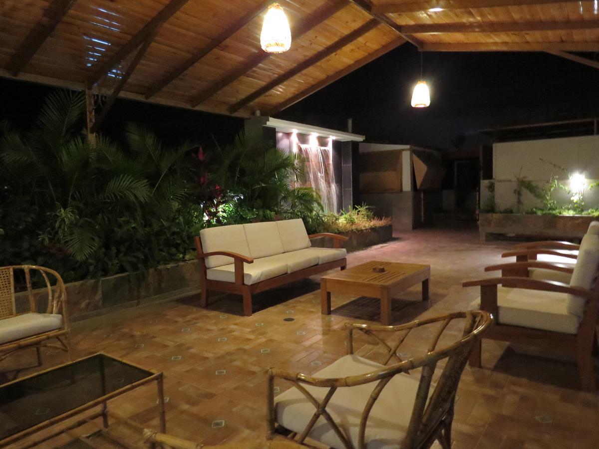איקה Hotel Las Flores מראה חיצוני תמונה
