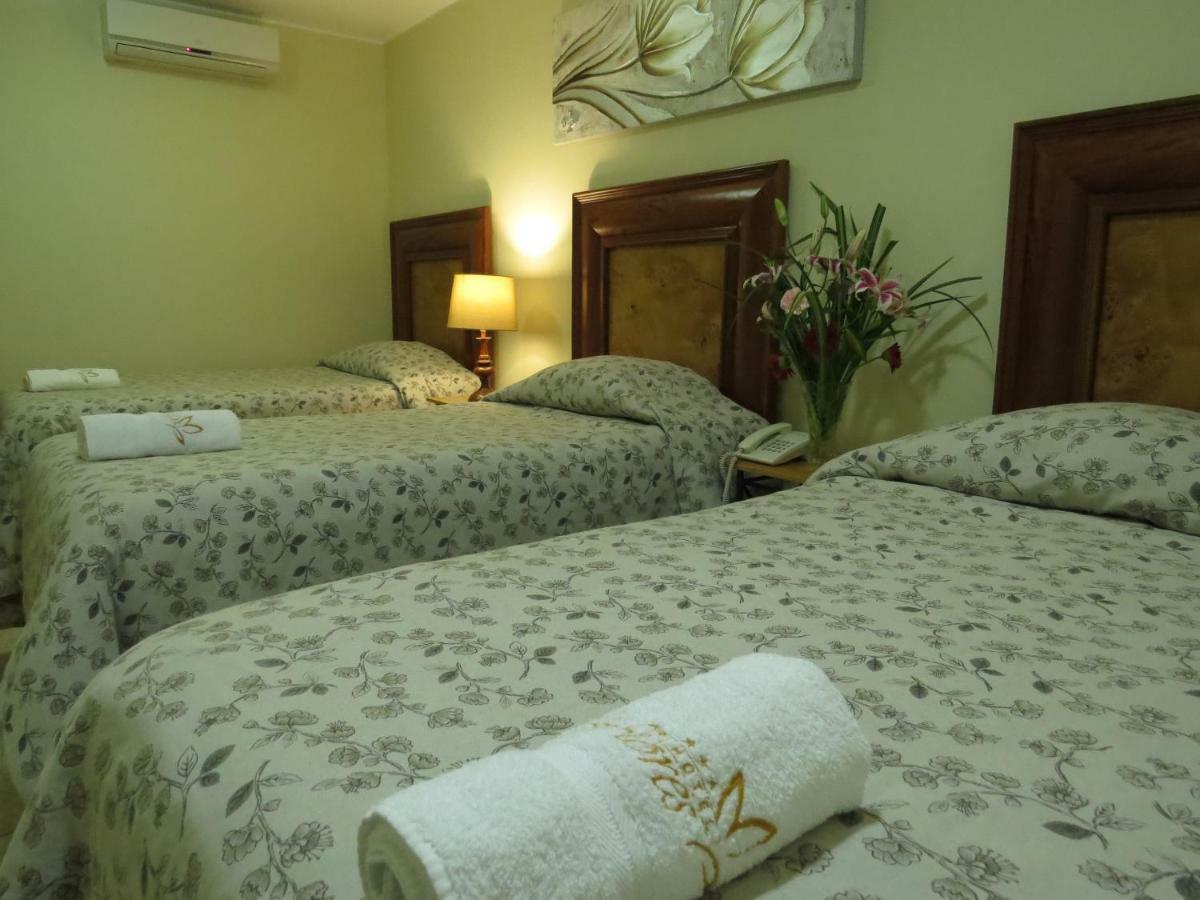 איקה Hotel Las Flores מראה חיצוני תמונה
