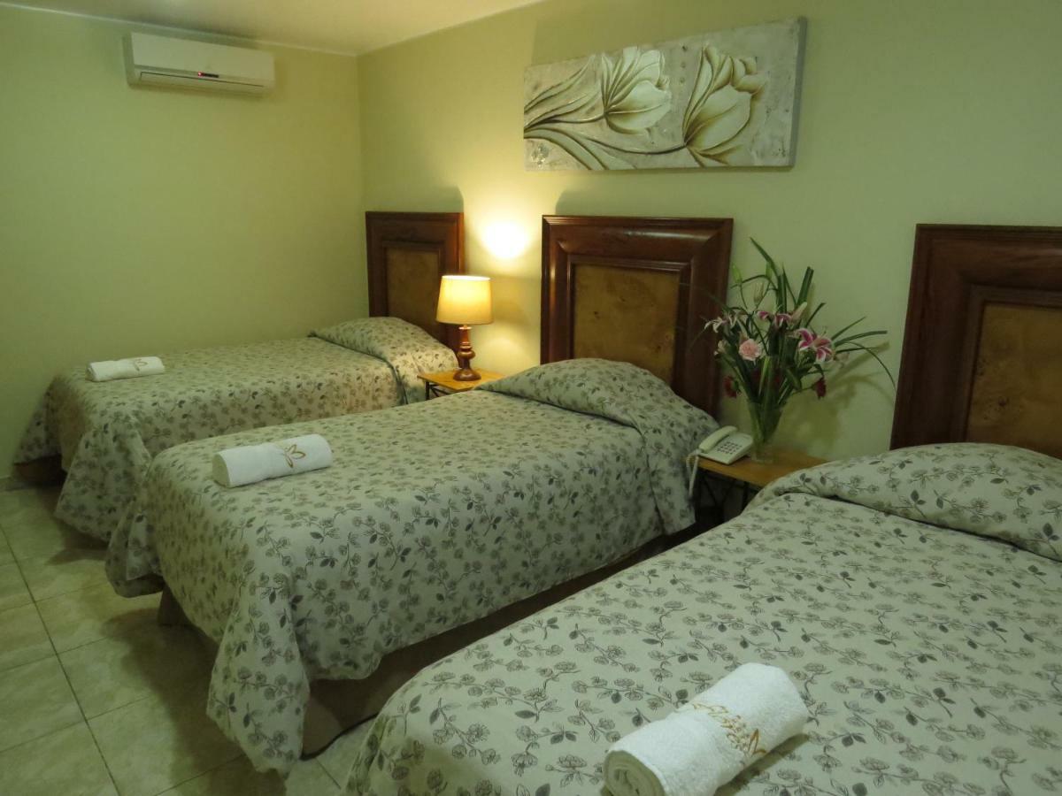 איקה Hotel Las Flores מראה חיצוני תמונה