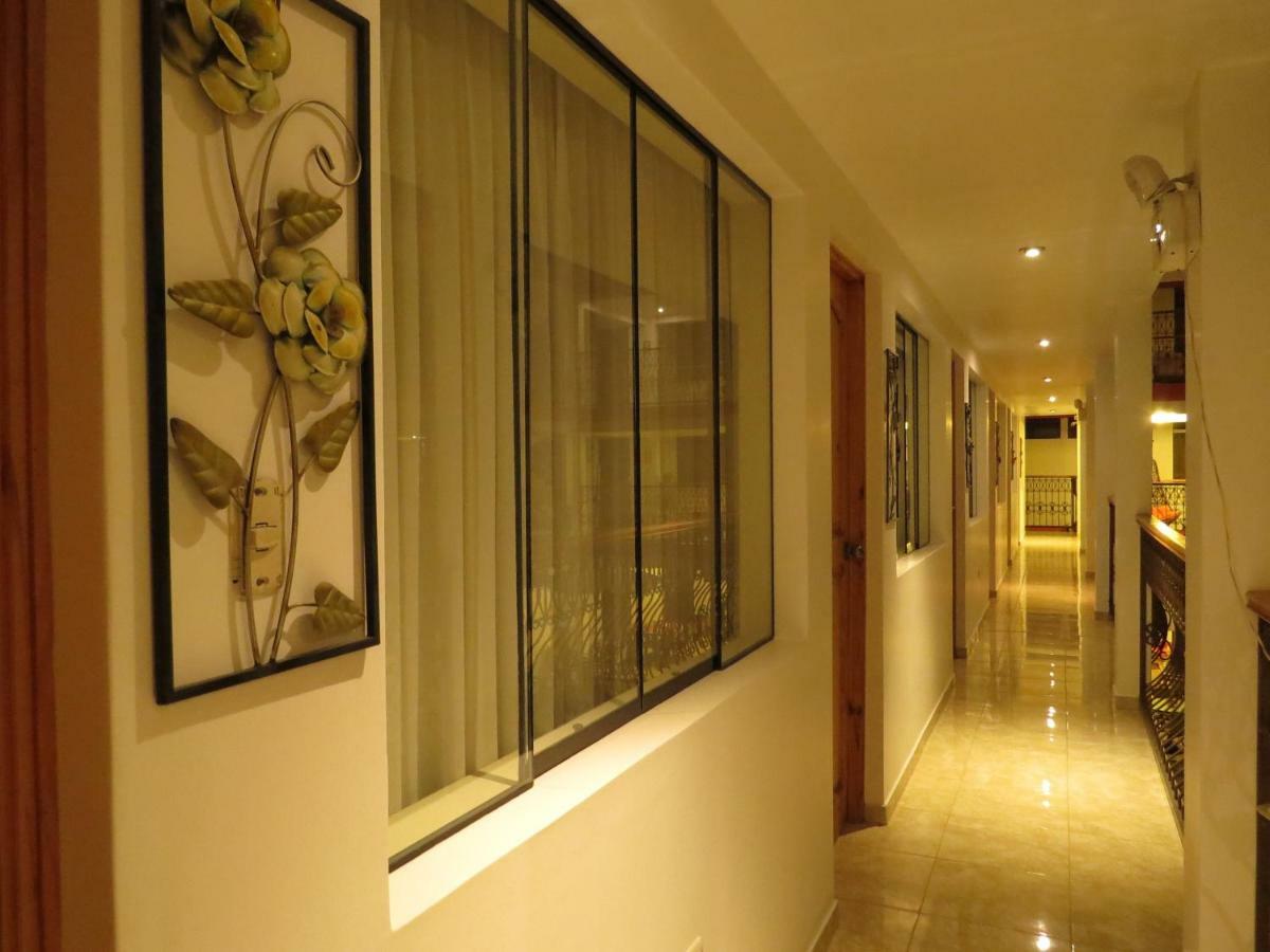 איקה Hotel Las Flores מראה חיצוני תמונה