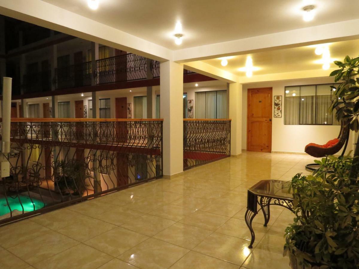 איקה Hotel Las Flores מראה חיצוני תמונה