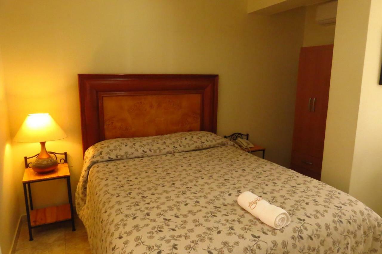 איקה Hotel Las Flores מראה חיצוני תמונה