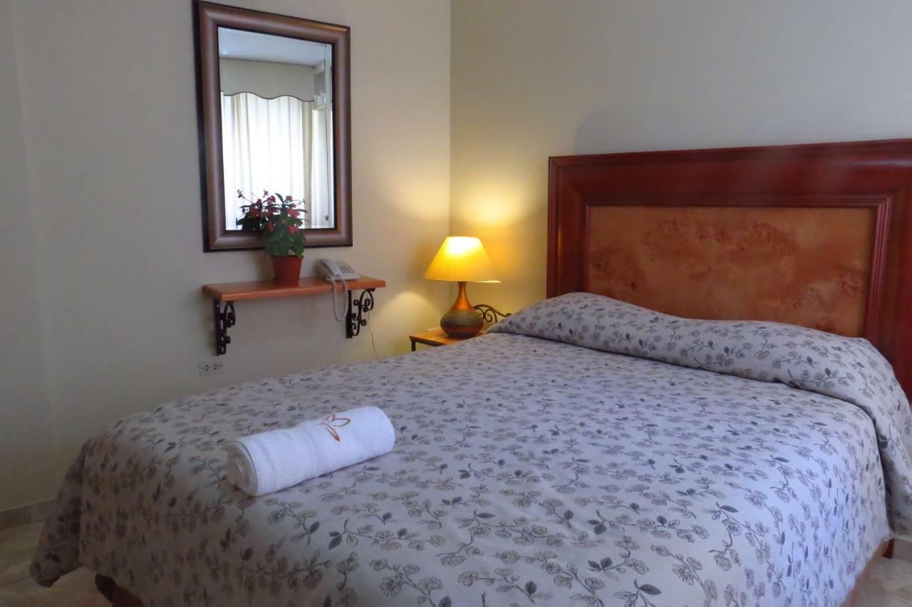 איקה Hotel Las Flores מראה חיצוני תמונה