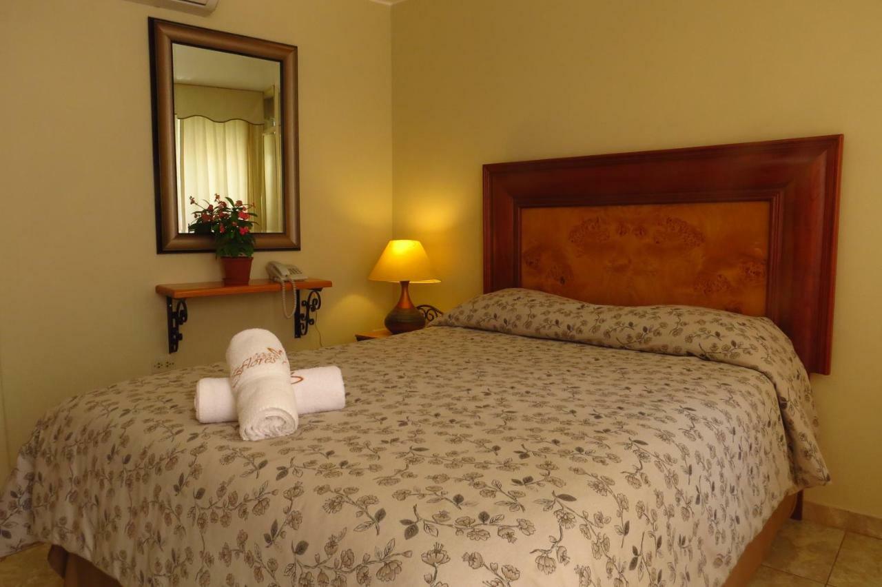 איקה Hotel Las Flores מראה חיצוני תמונה